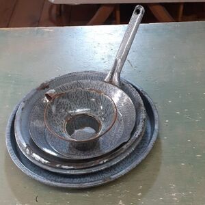 5 pc set of "Farmhouse/cowboy  gray enamel graniteware cookware.